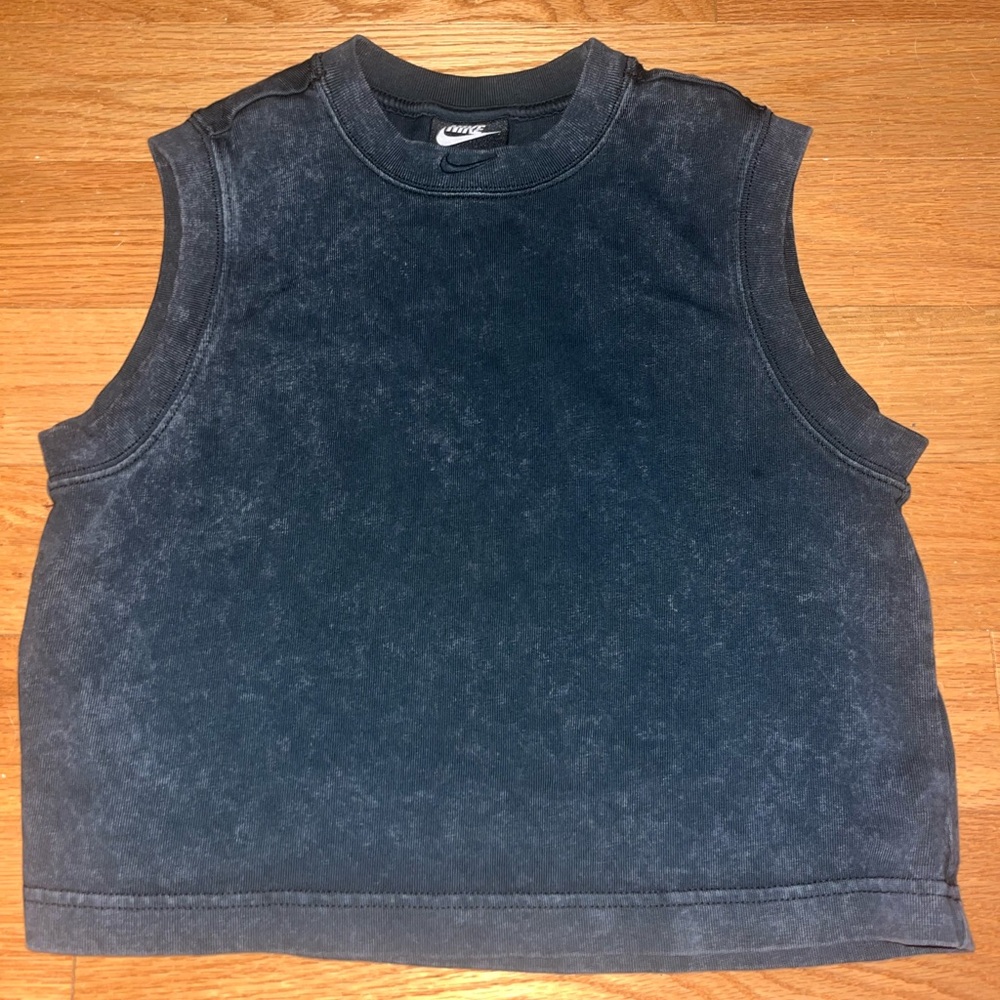BARELY WORN charcoal gray Nike muscle tee in size small.
